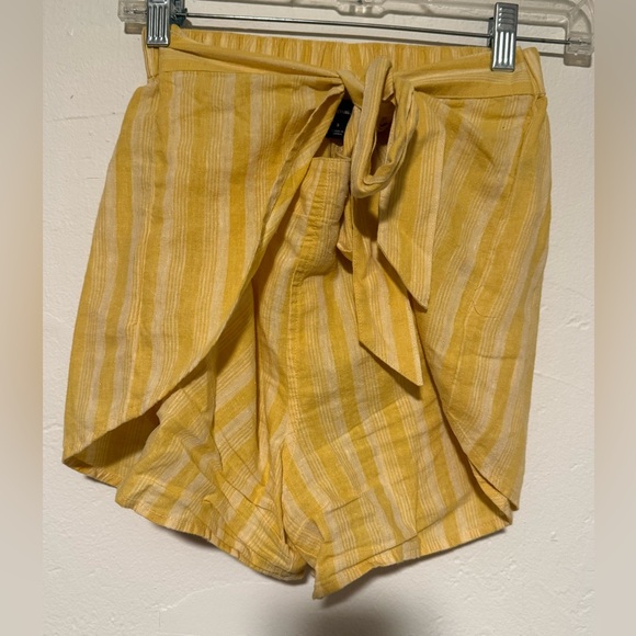 Patagonia Pants - Patagonia Yellow Striped Shorts with tie front and hemp blend sz S